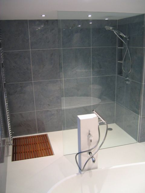Bespoke Wet Room Floor and Bath Pillar for Taps