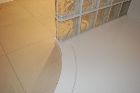 Curved Shower Tray Junction with Glass Blocks