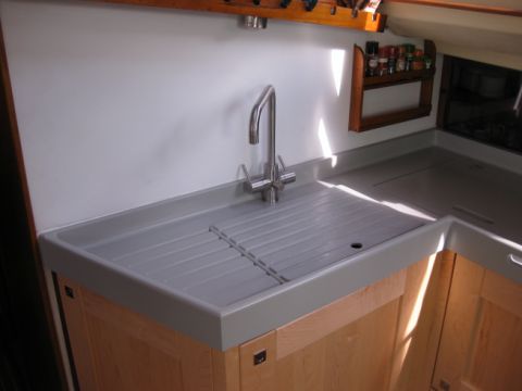 Sink cover used to increase draining area