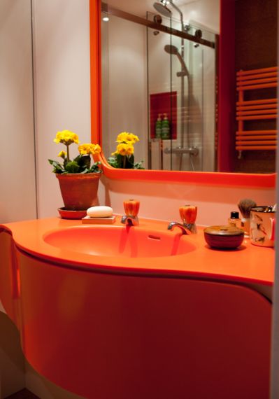 Coloured HI-MACS Bathroom