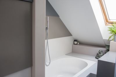 Bathroom with HI-MACS walls