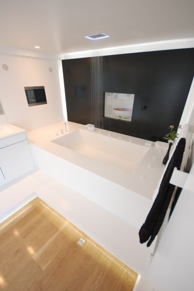 Bespoke Bath with Bath Surround