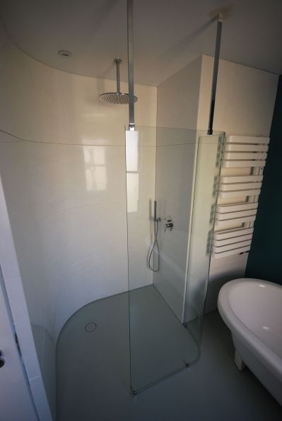 Bespoke Curved Wet Room Floor & Walls