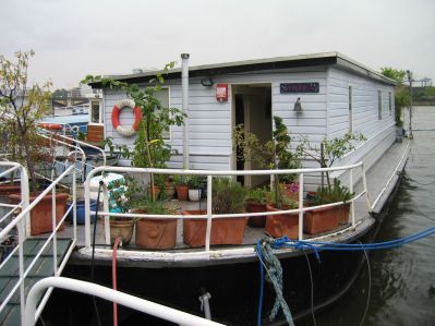 Barge with bespoke HI-MACS Bathroom