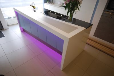 HI-MACS S05 - Grey inlaid into S28 - Alpine White countertop