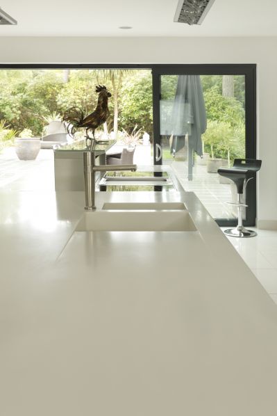 Flat recessed drainer