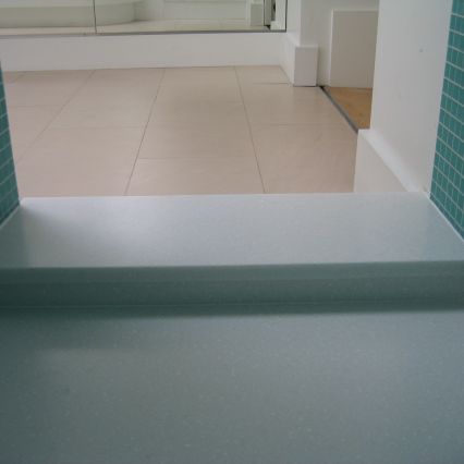 Detail to shower entrance