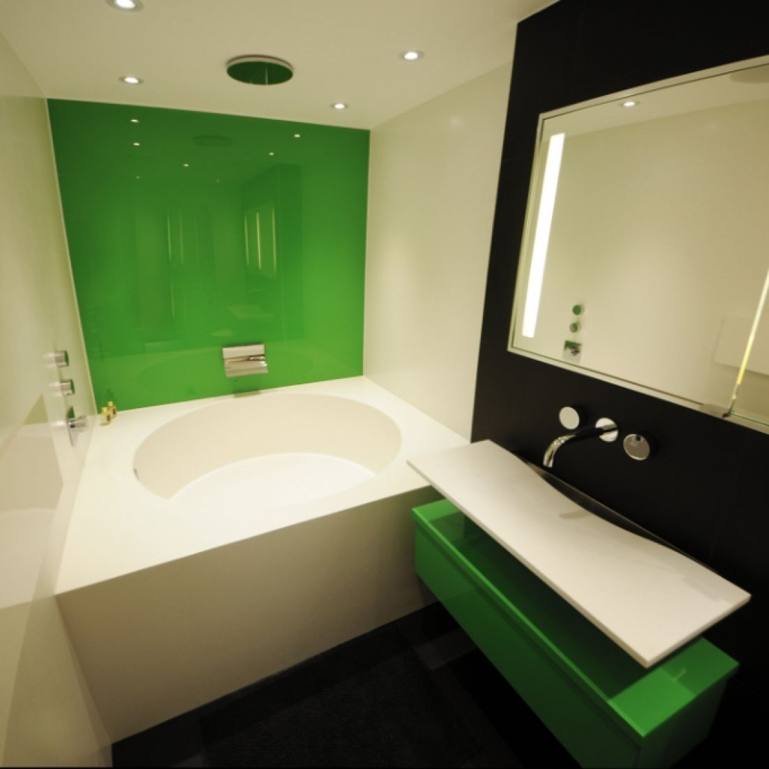White Corian Bath and Wall Panels 
