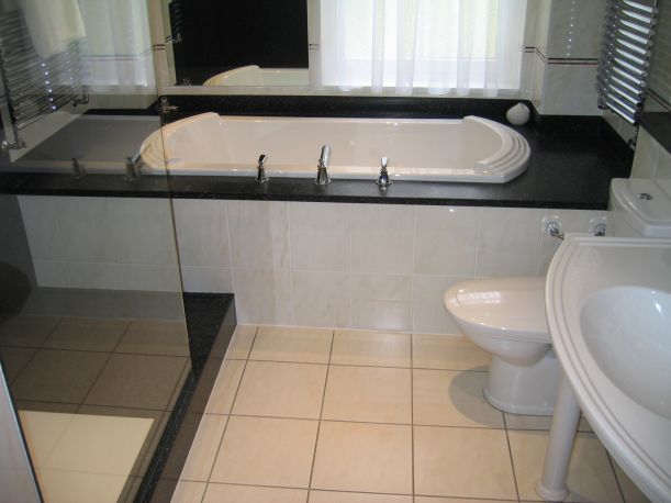 Black HI-MACS underbath surround